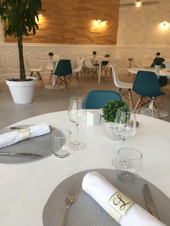 Hotel Aux Vendanges De Bourgogne ปาเรย์-เลอ-มนยาล ภายนอก รูปภาพ
